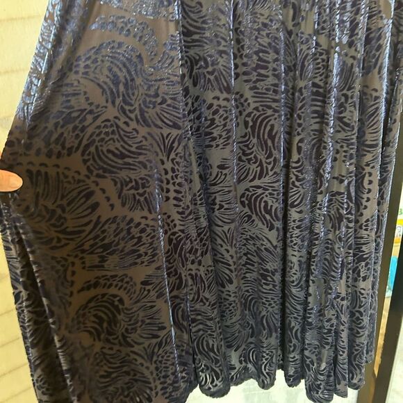 Torrid NAVY Blue Purple Print Velvet V-Neck Short Sleeve keyhole Dress Size 1X - Picture 5 of 12
